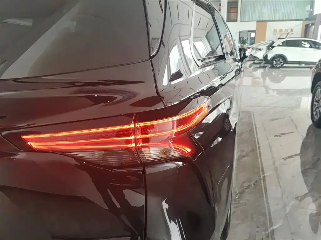 Toyota Sienna 2024 из CN, фото 5