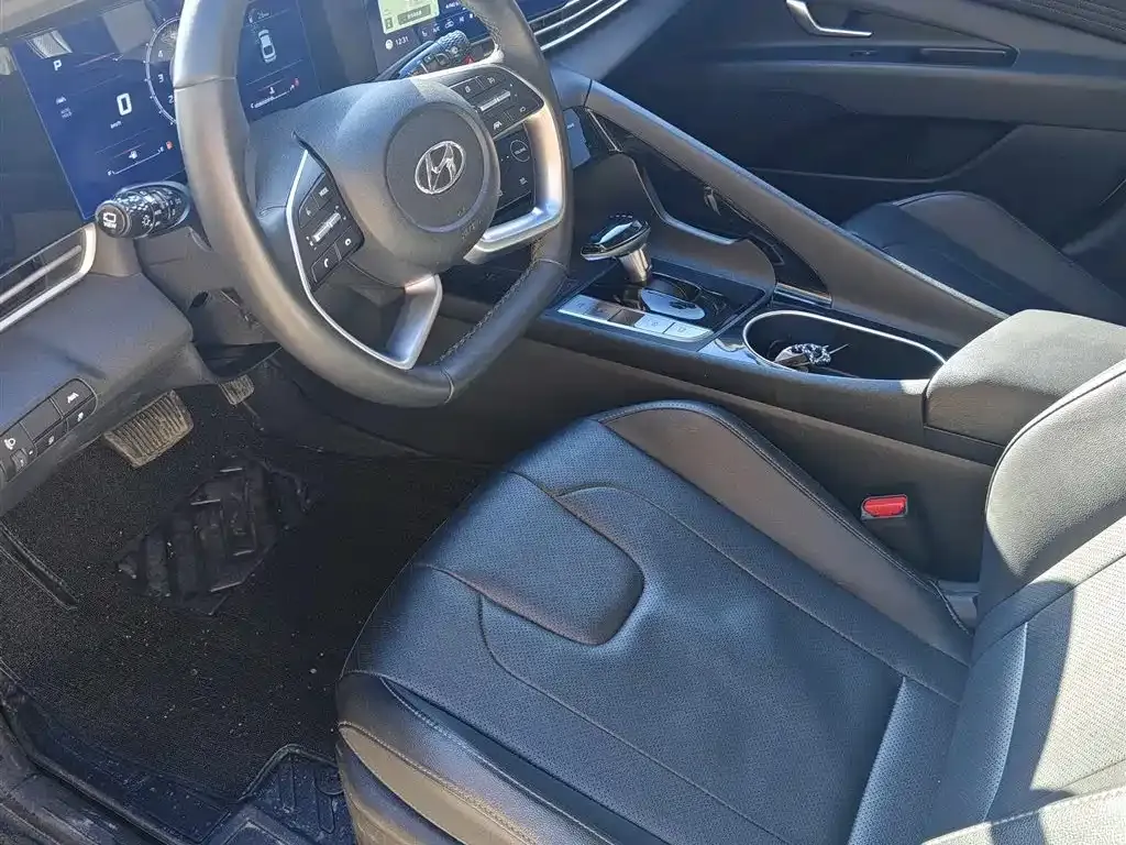 Hyundai Elantra 2023 из CN, фото 5