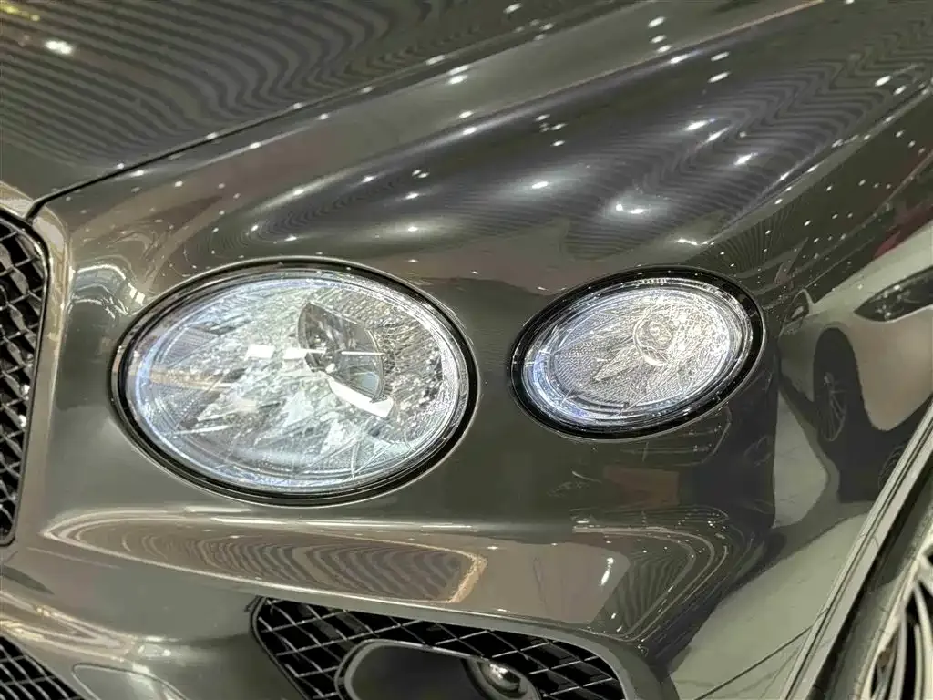 Bentley Bentayga 2021 из CN, фото 7