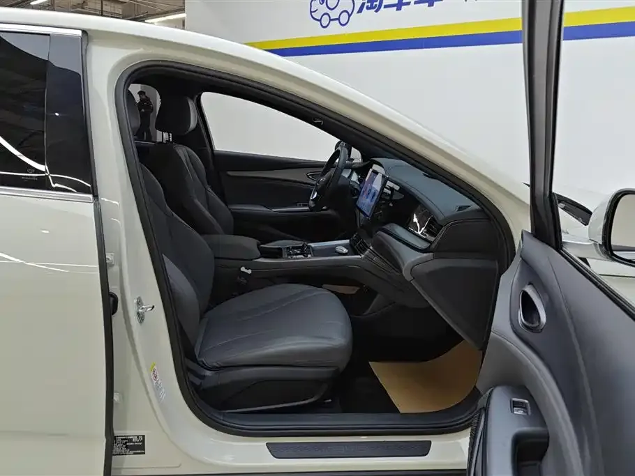 BYD Seal 07 DM-i — фото 8