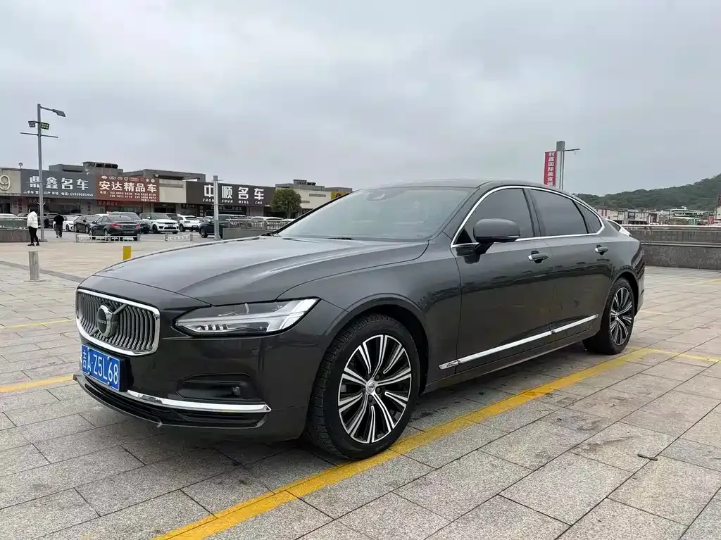 Volvo S90 — фото 1