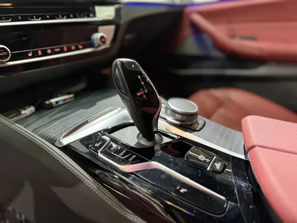 BMW 5 Series — фото 10