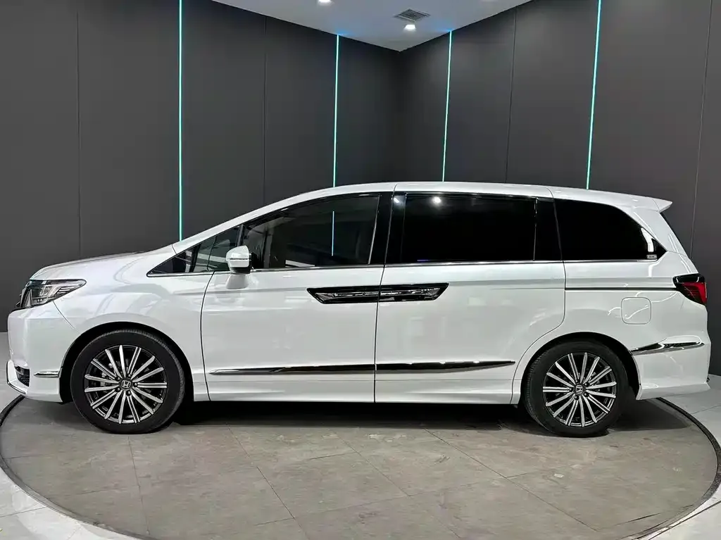 Honda Elysion 2023 из CN, фото 5