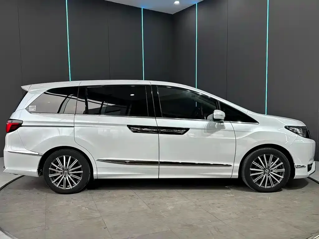 Honda Elysion 2023 из CN, фото 2