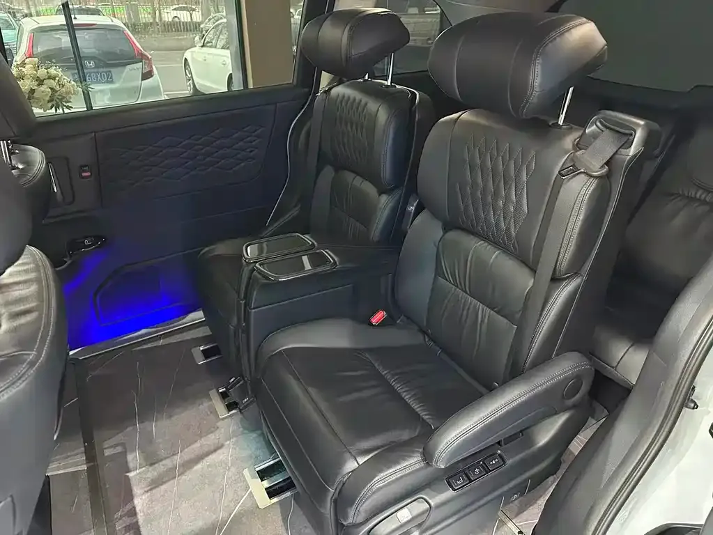 Honda Elysion 2023 из CN, фото 7