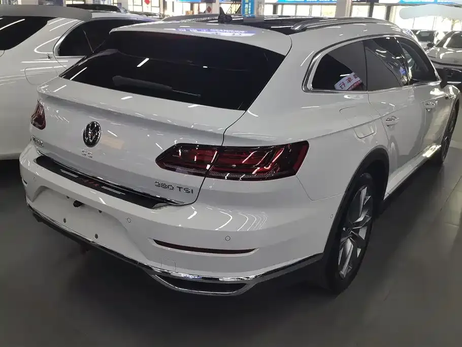 Volkswagen CC 2022 из CN, фото 2