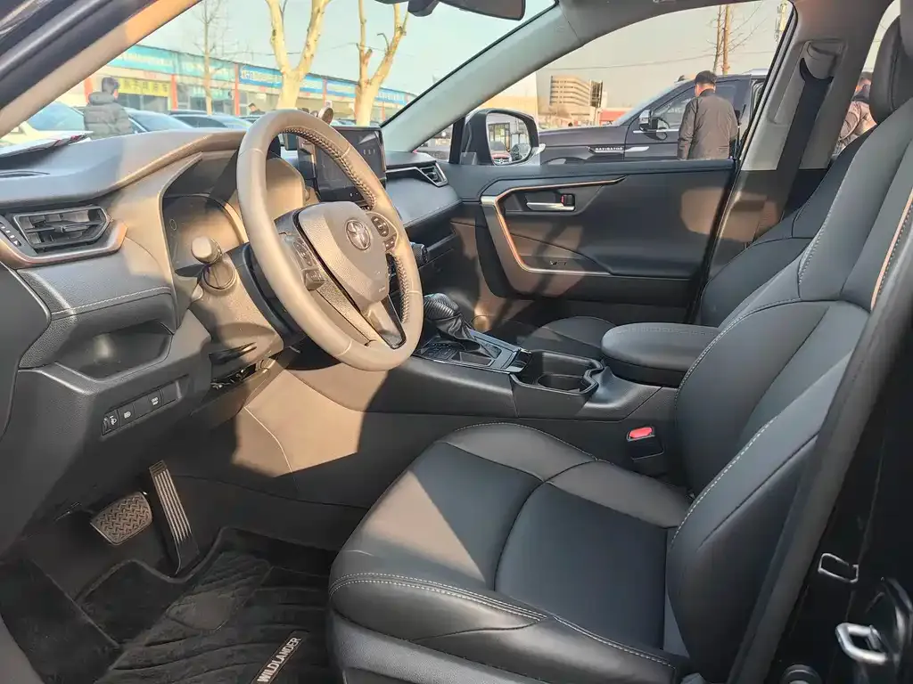 Toyota Wildlander 2023 из CN, фото 3