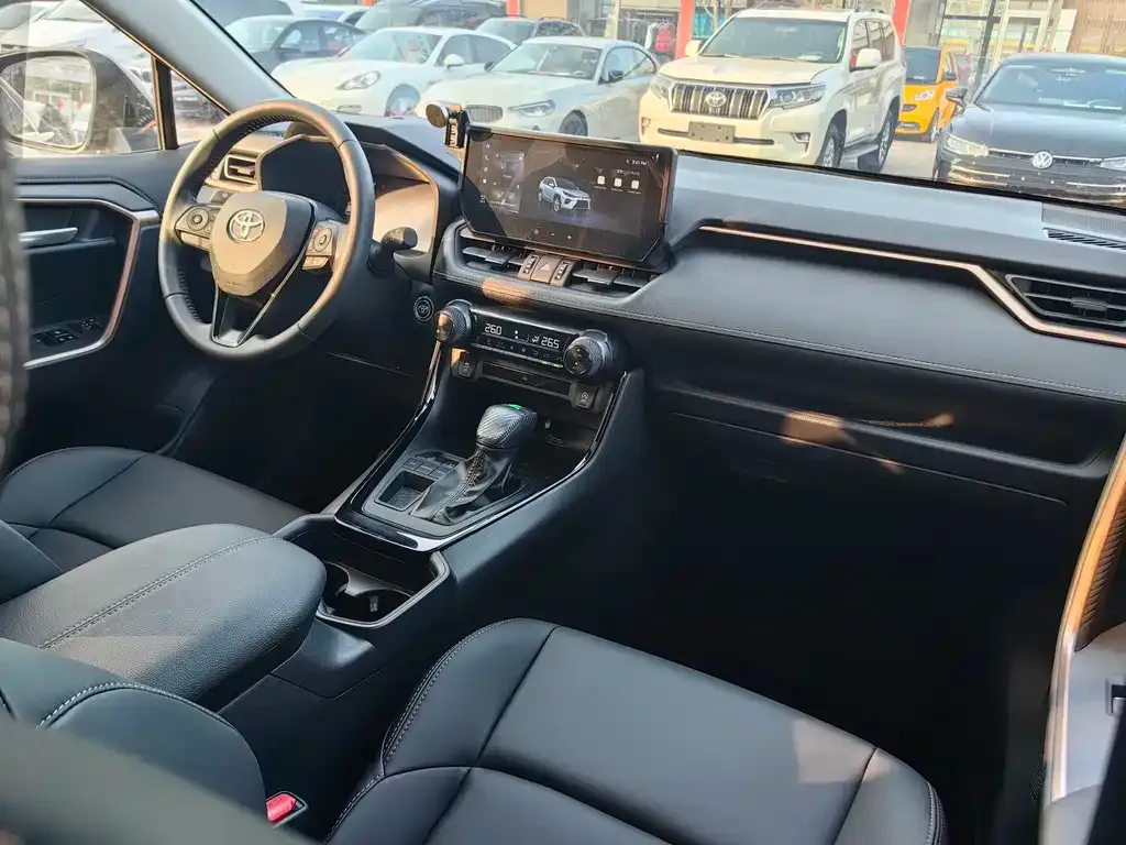 Toyota Wildlander 2023 из CN, фото 2