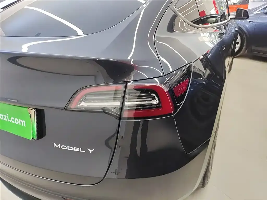Tesla Model Y — фото 7