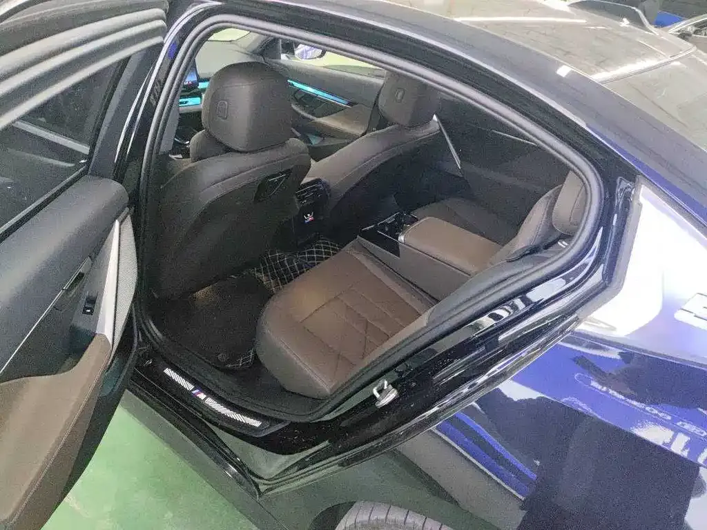 BMW i5 2024 из CN, фото 2