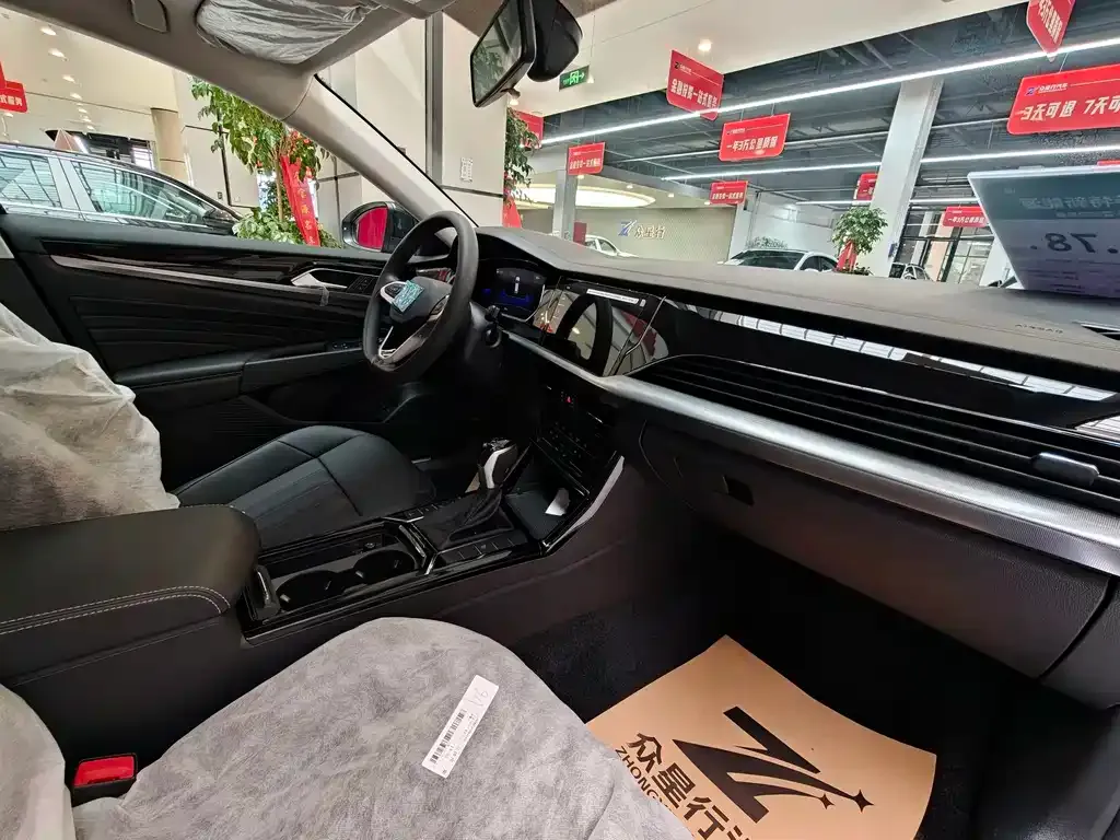 Volkswagen Passat New Energy — фото 10