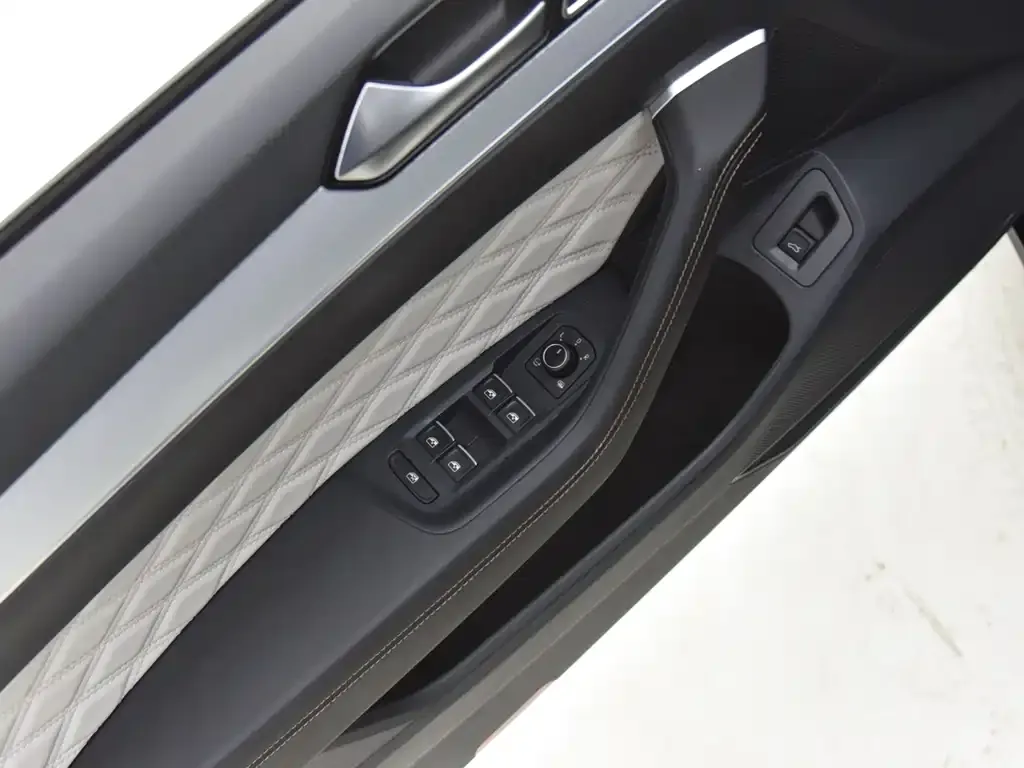 Volkswagen Magotan 2023 из CN, фото 4