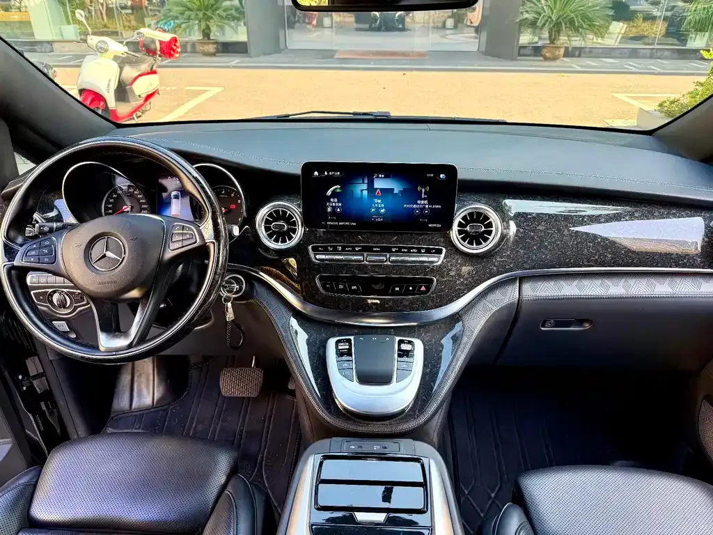 Mercedes-Benz V-Class 2023 из CN, фото 7