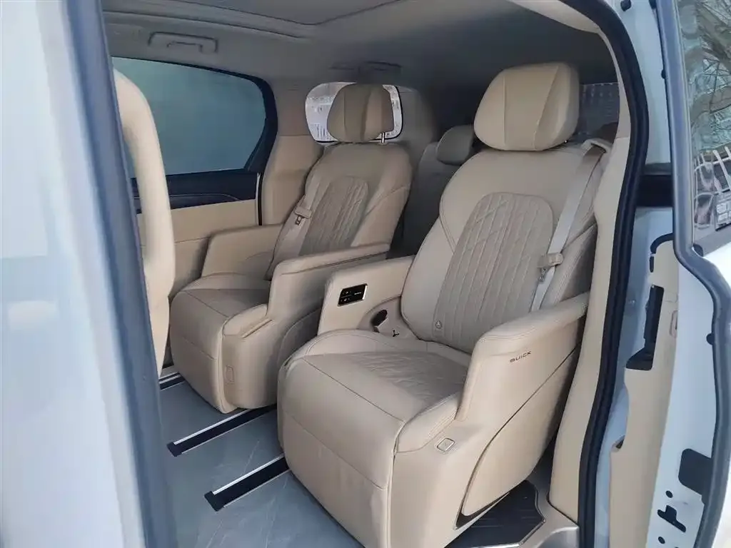 Buick GL8 2024 из CN, фото 3