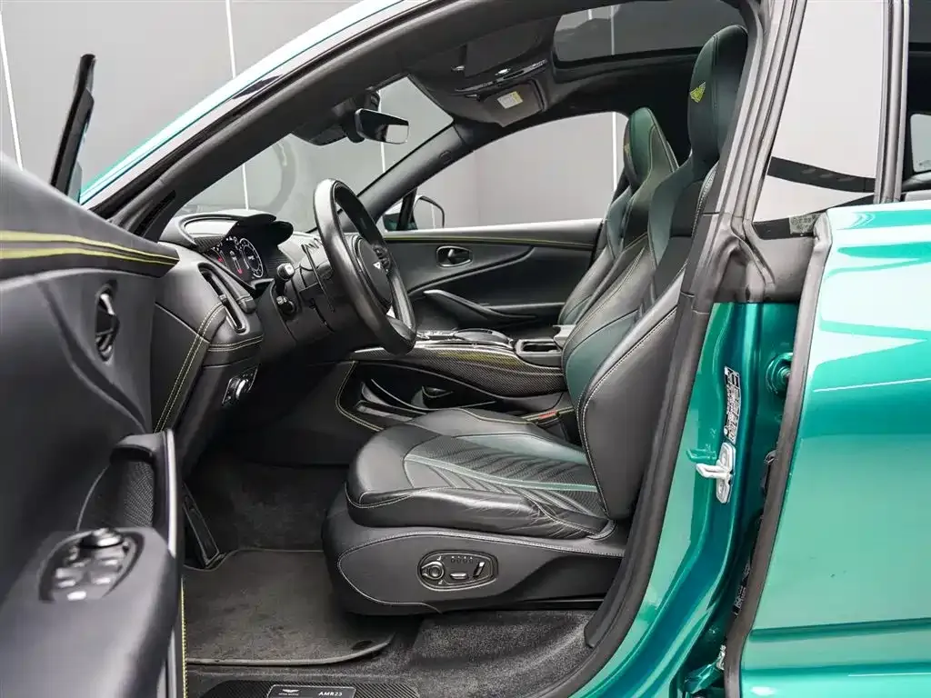 Aston Martin DBX 2024 из CN, фото 9