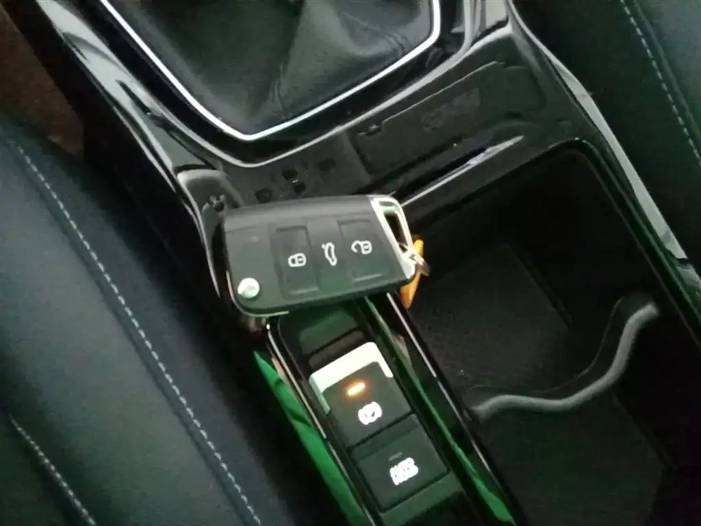 Volkswagen Tharu 2024 из CN, фото 3