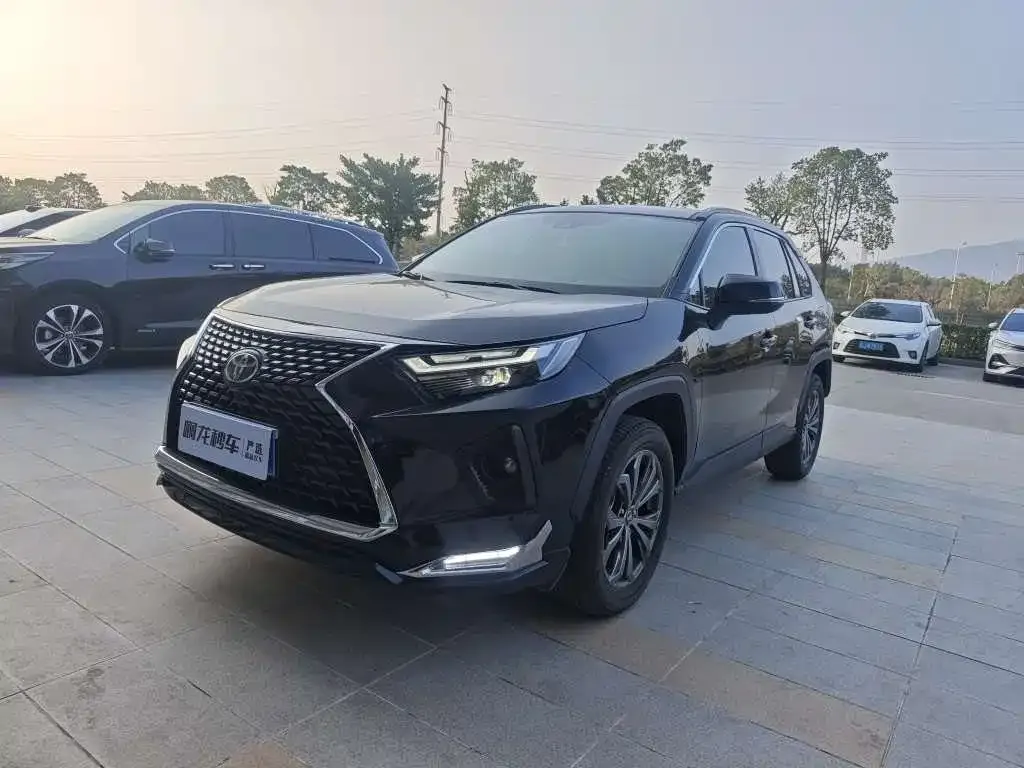 Toyota RAV4 2024 из CN, фото 1