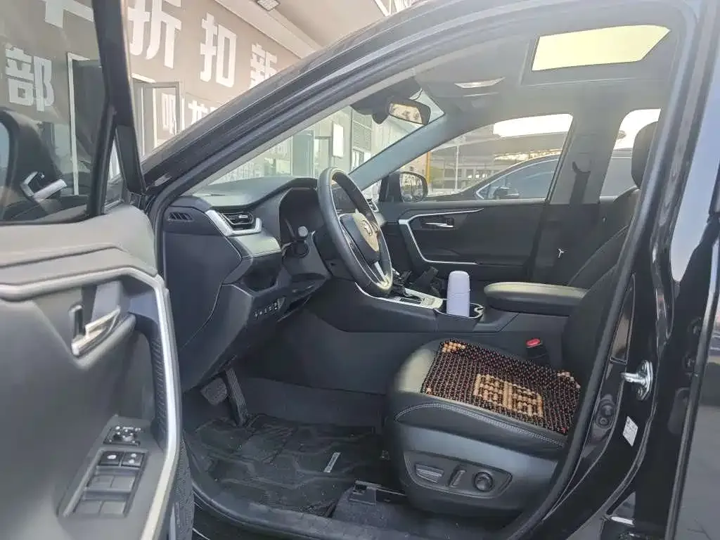 Toyota RAV4 2024 из CN, фото 5