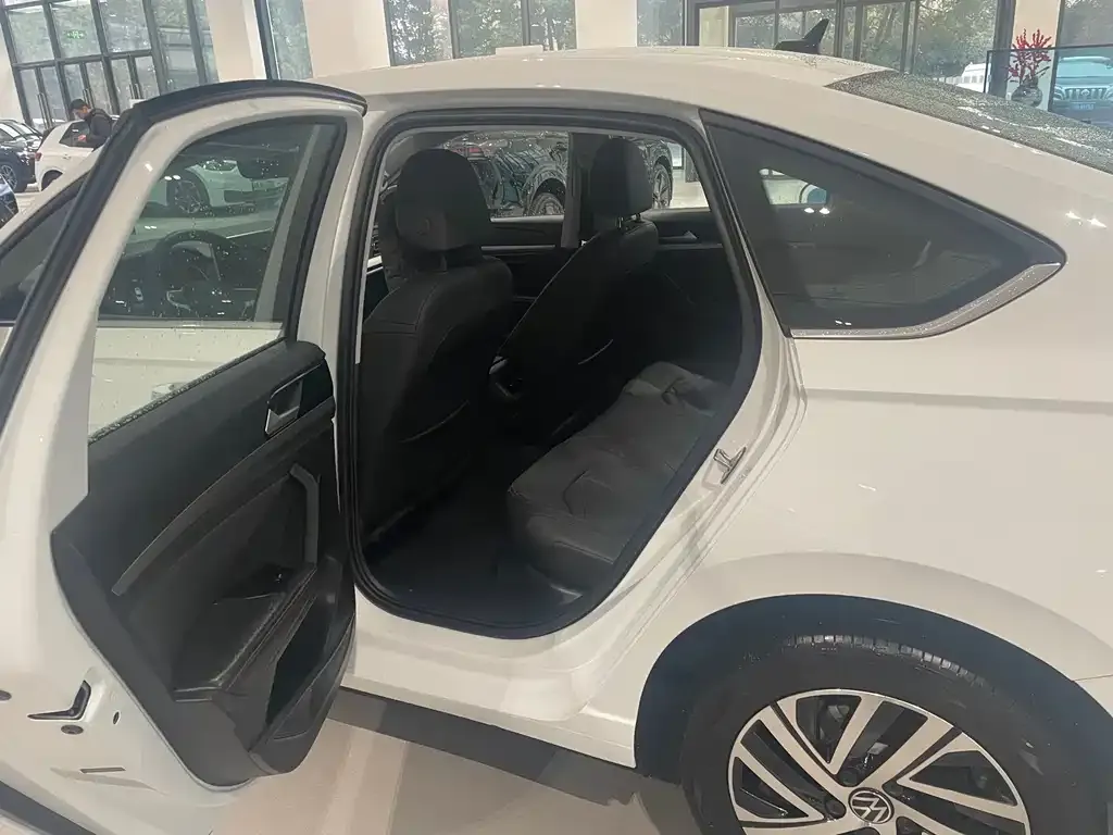 Volkswagen Lavida 2024 из CN, фото 5