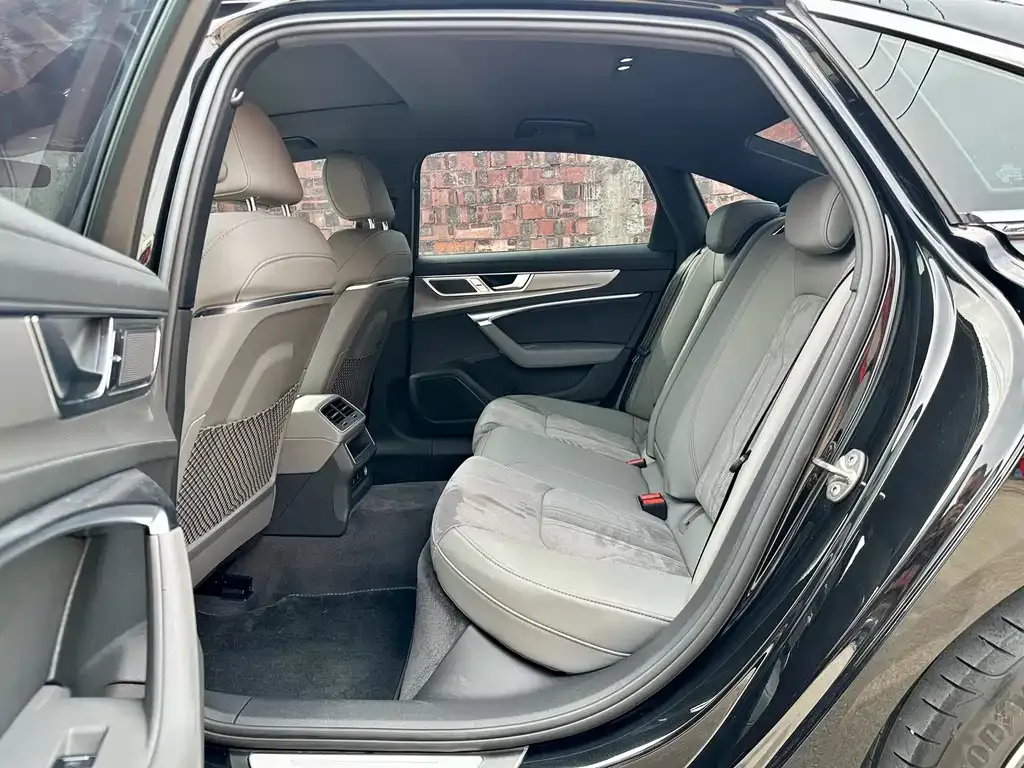 Audi A6L 2023 из CN, фото 7