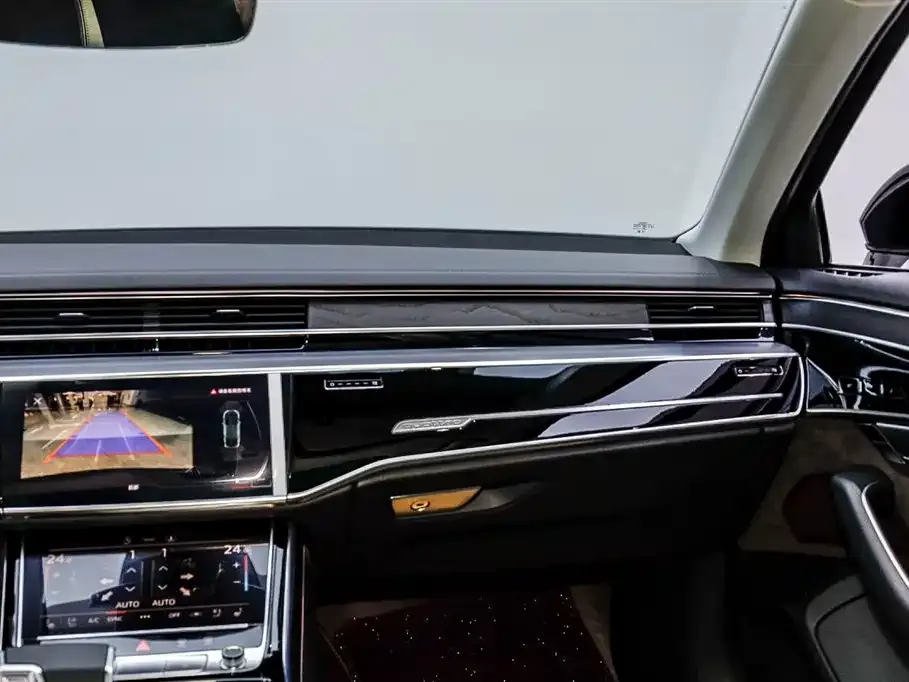 Audi A8 2022 из CN, фото 2