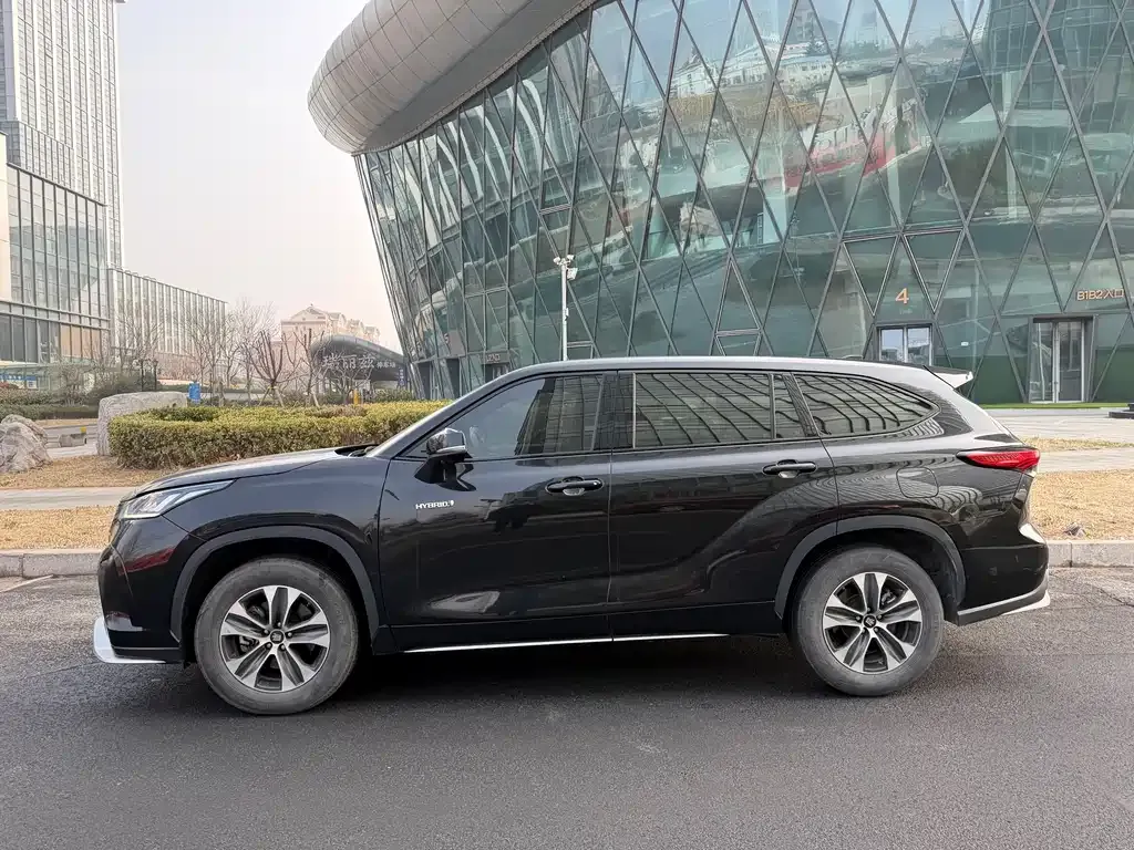 Toyota Crown Kluger 2022 из CN, фото 4