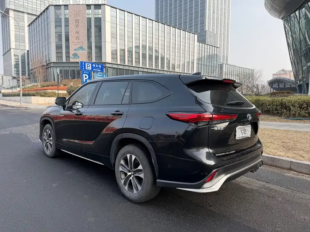 Toyota Crown Kluger 2022 из CN, фото 2