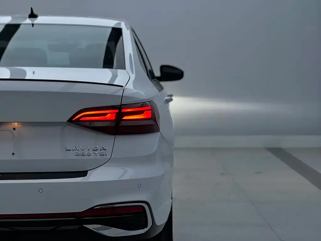 Volkswagen Lavida 2023 из CN, фото 6