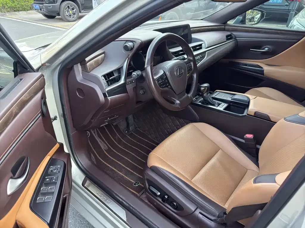 Lexus ES 2021 из CN, фото 2