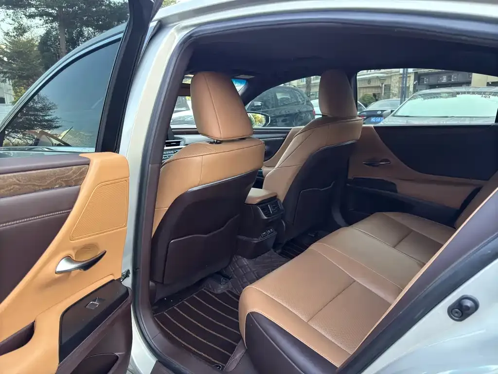 Lexus ES 2021 из CN, фото 4