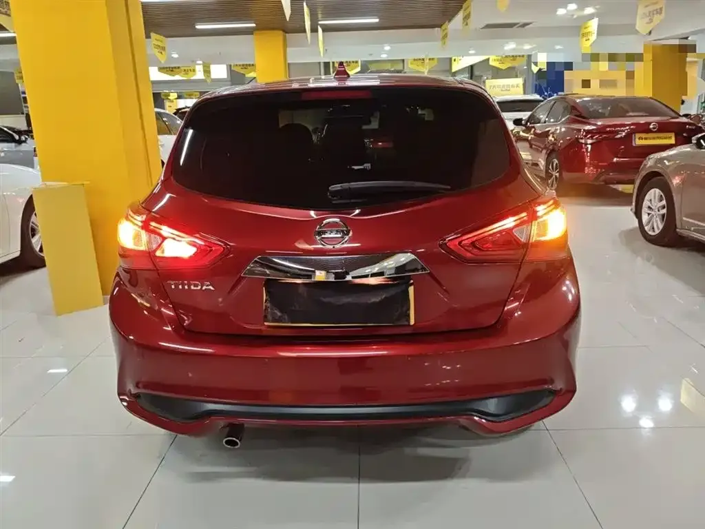 Nissan Tiida — фото 3