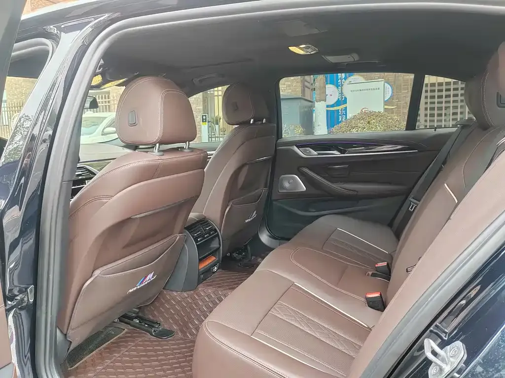 BMW 5 Series 2022 из CN, фото 2