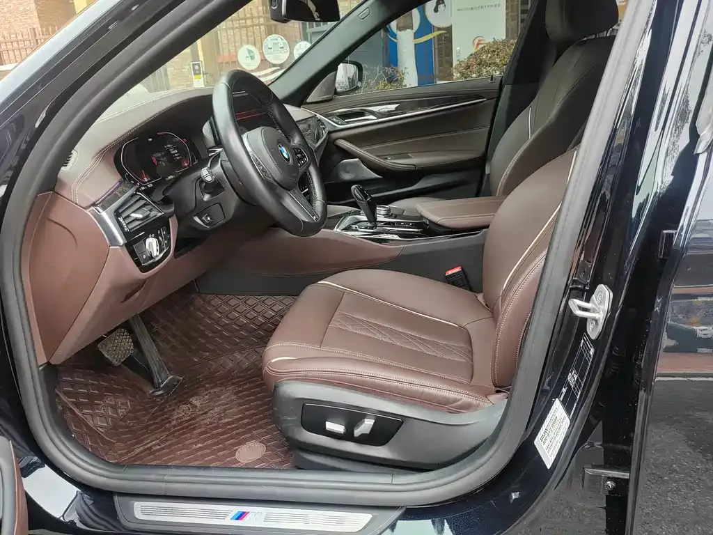 BMW 5 Series 2022 из CN, фото 4