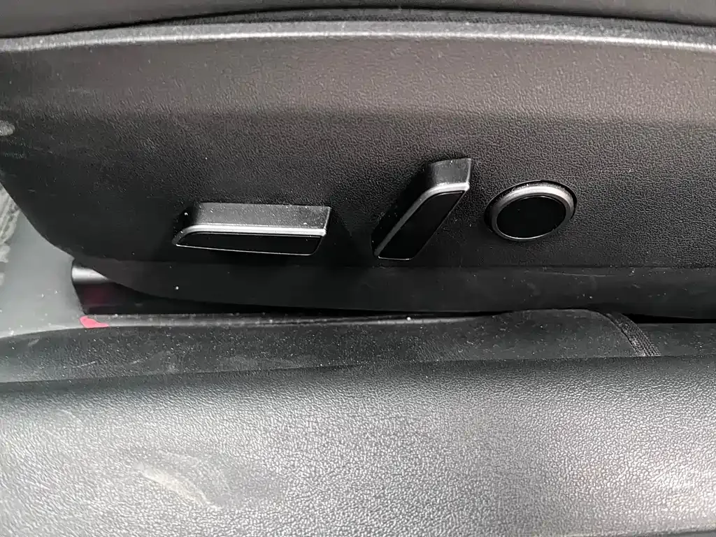 Tesla Model 3 — фото 10