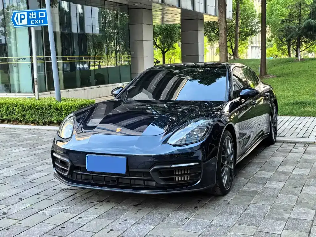 Porsche Panamera — фото 1