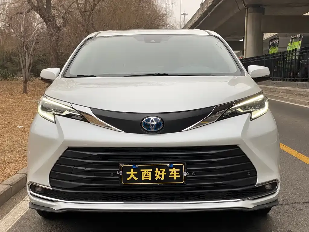 Toyota Sienna 2024 из CN, фото 7
