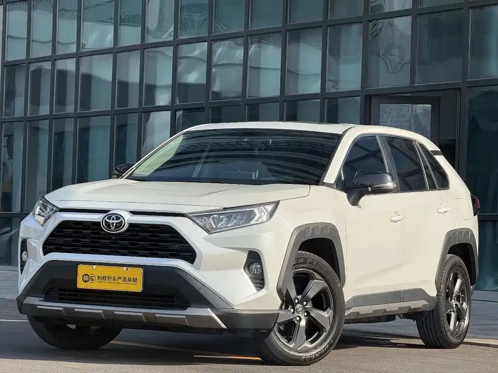 Toyota RAV4 2023 из CN, фото 1