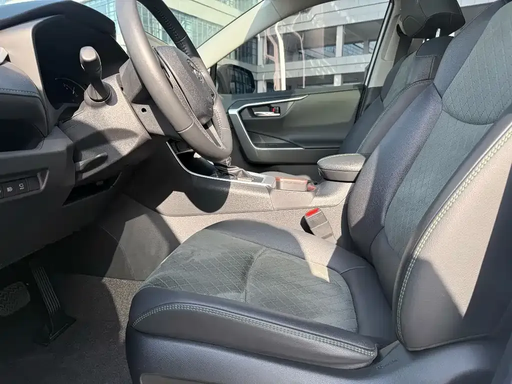 Toyota RAV4 2023 из CN, фото 7