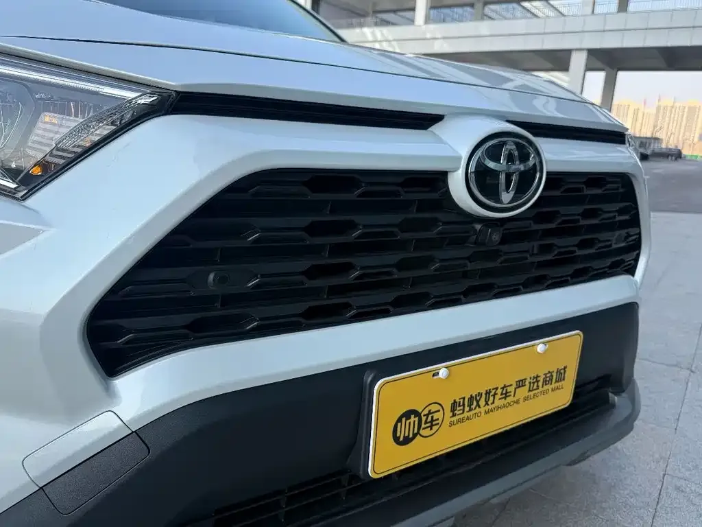 Toyota RAV4 2023 из CN, фото 3