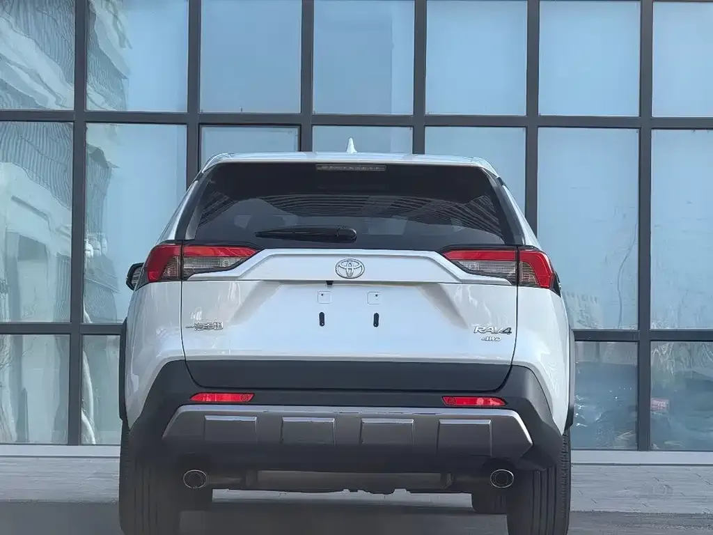 Toyota RAV4 2023 из CN, фото 4