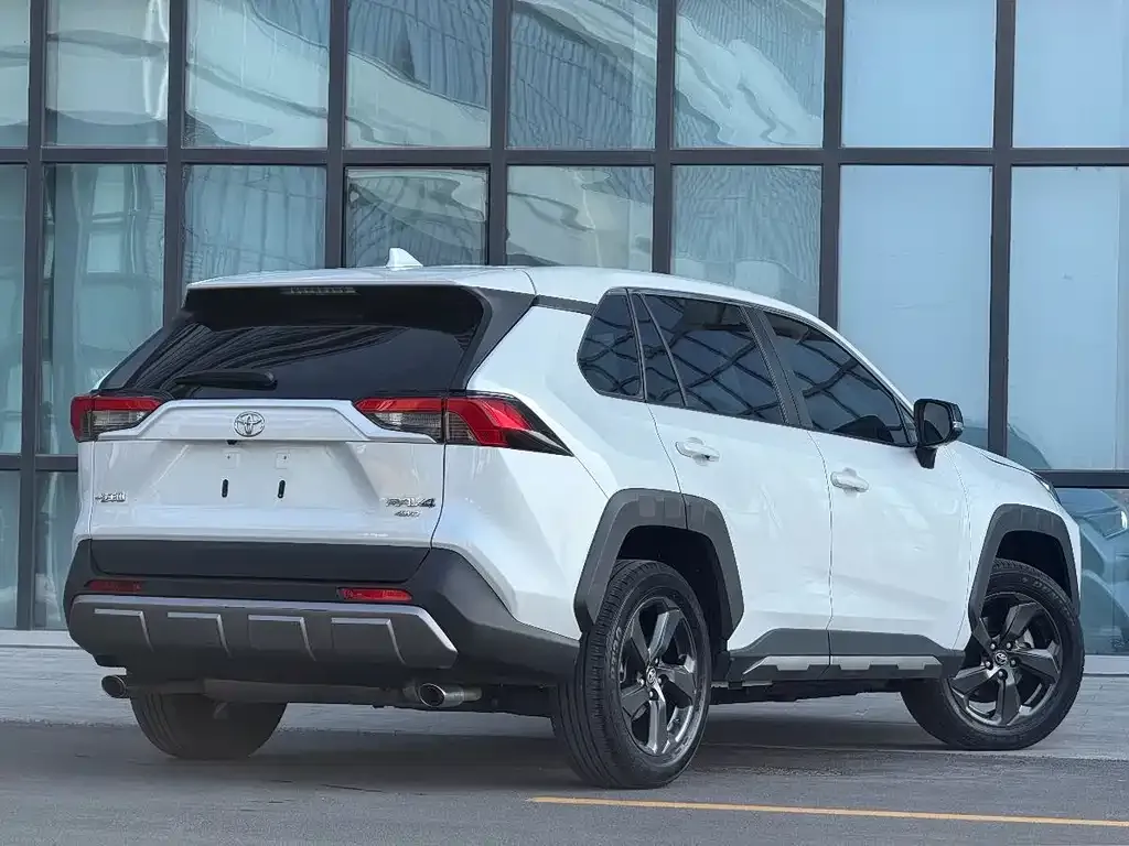 Toyota RAV4 2023 из CN, фото 6