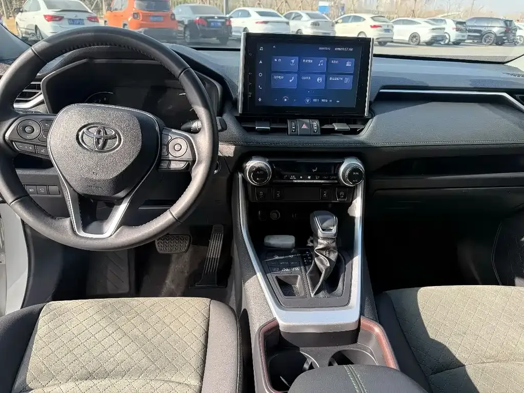 Toyota RAV4 2023 из CN, фото 9
