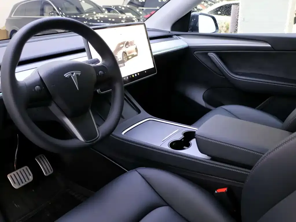 Tesla Model Y — фото 4