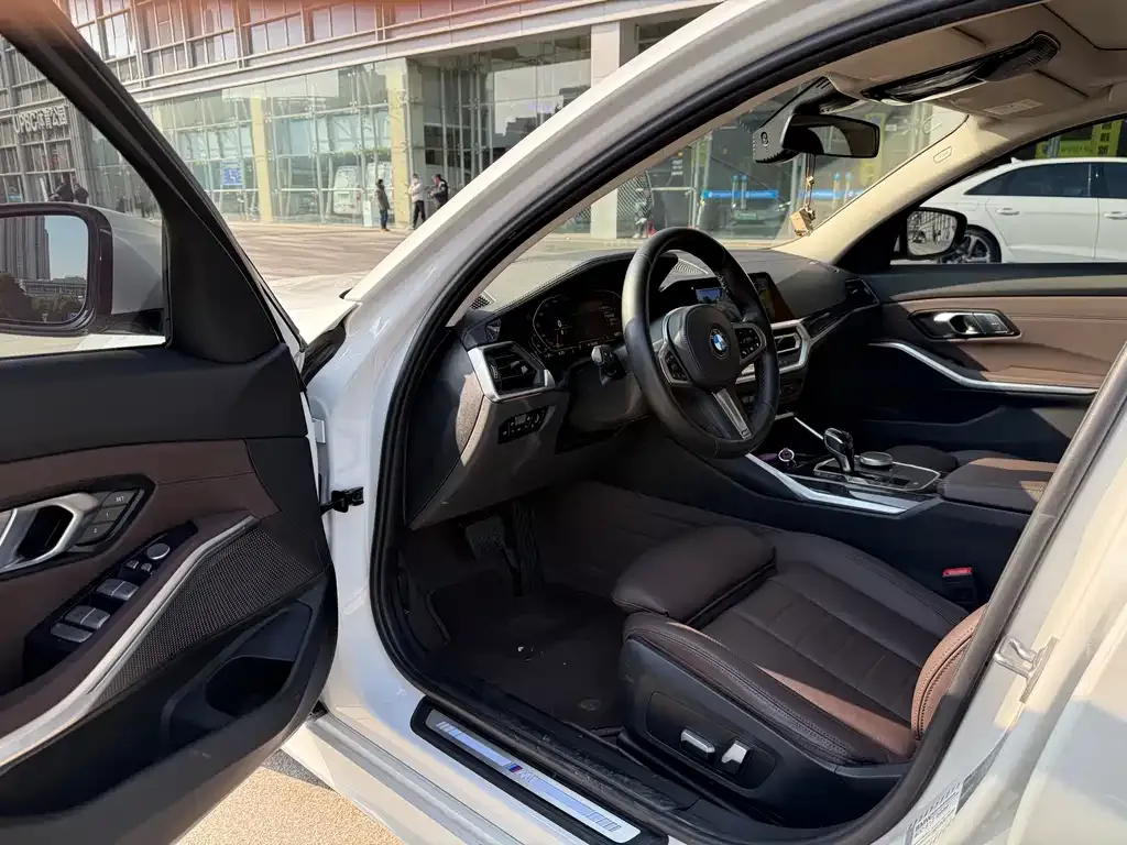 BMW 3 Series 2021 из CN, фото 2