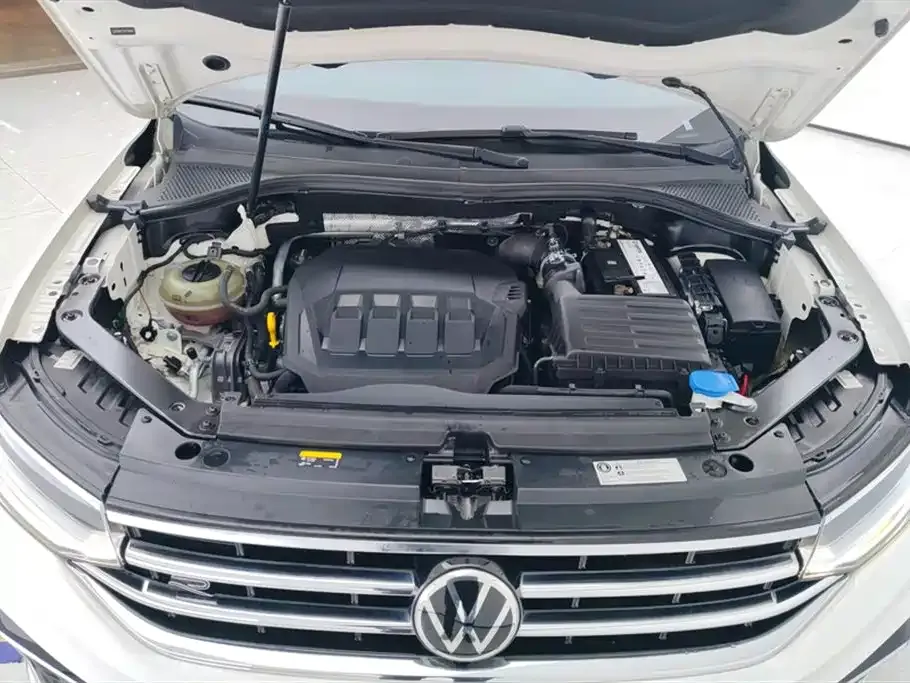 Volkswagen Tiguan L — фото 5