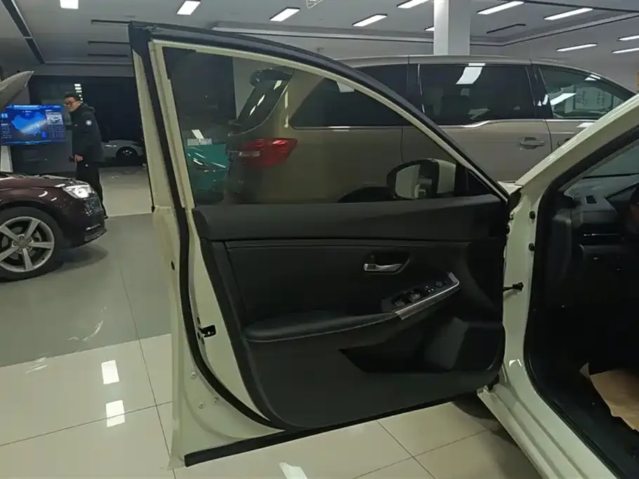 Nissan Sylphy — фото 8