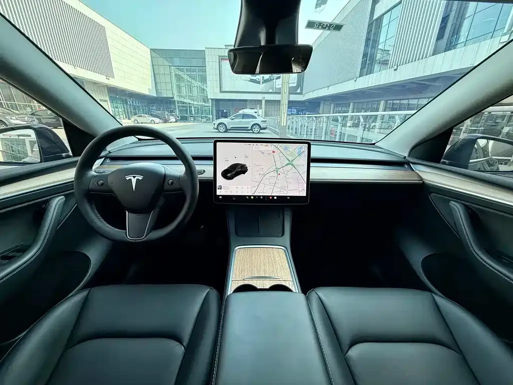 Tesla Model Y — фото 6