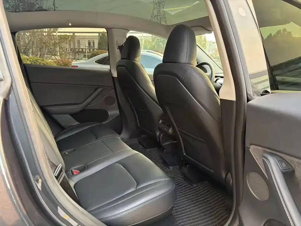 Tesla Model Y 2024 из CN, фото 2