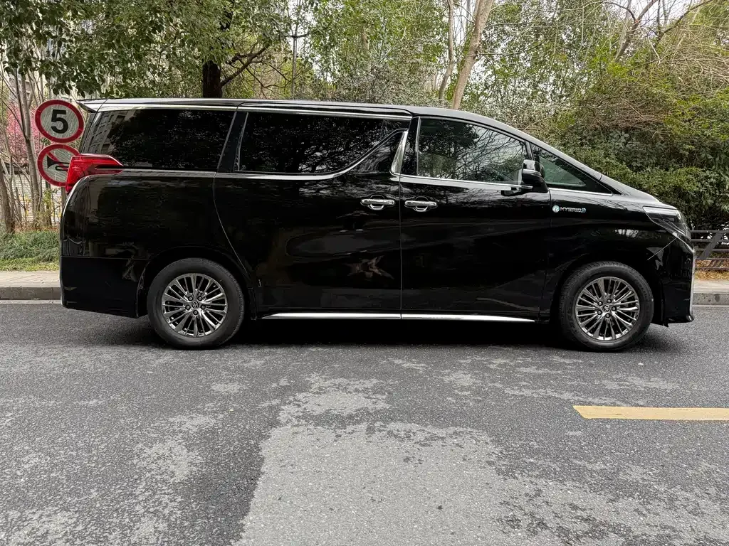 Toyota Alphard 2022 из CN, фото 7
