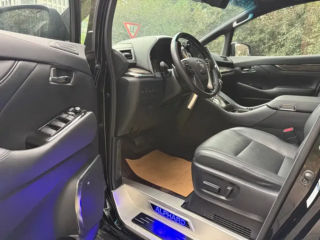 Toyota Alphard 2022 из CN, фото 8